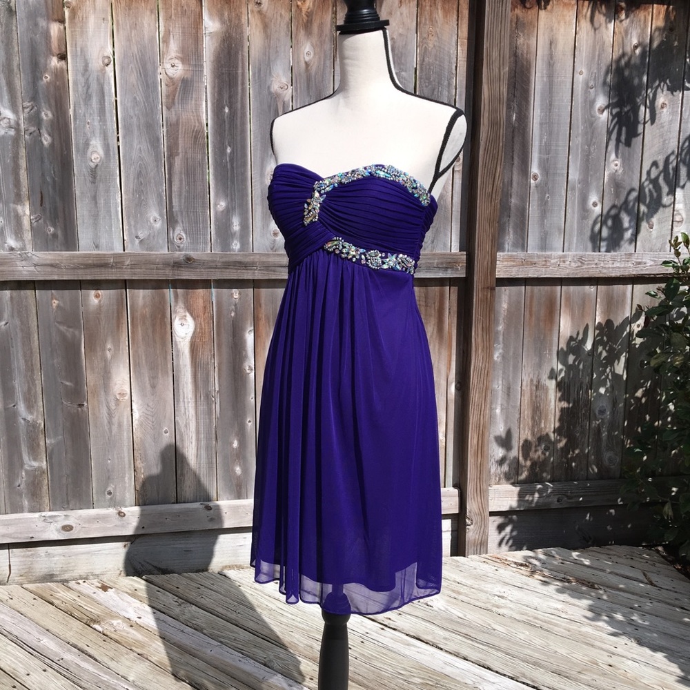 Beautiful dress, never worn, and it still has tags